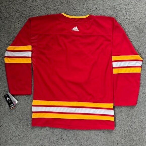 NHL Calgary Flames Adidas Jersey - Size 52 - New with Tags - Perfect Condition - Picture 10 of 14